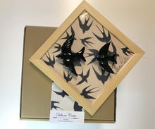 Carregar imagem no visualizador da galeria, Quadro Azulejo e Andorinhas, Clássica- 24x24cm