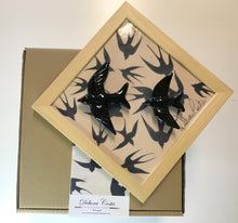 Carregar imagem no visualizador da galeria, Quadro Azulejo e Andorinhas, Clássica- 24x24cm