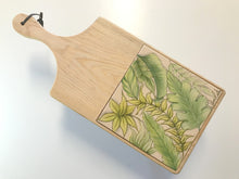 Carregar imagem no visualizador da galeria, Tábua de Madeira com Azulejo 50x22cm