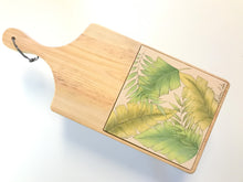 Carregar imagem no visualizador da galeria, Tábua de Madeira com Azulejo 50x22cm