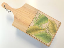 Carregar imagem no visualizador da galeria, Tábua de Madeira com Azulejo 50x22cm