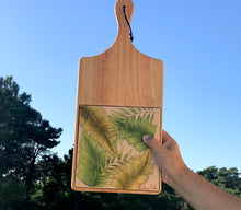 Carregar imagem no visualizador da galeria, Tábua de Madeira com Azulejo 50x22cm
