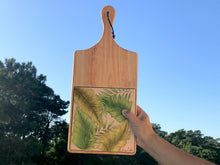 Carregar imagem no visualizador da galeria, Tábua de Madeira com Azulejo 50x22cm