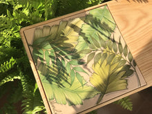 Carregar imagem no visualizador da galeria, Tábua de Madeira com Azulejo 50x22cm