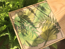 Carregar imagem no visualizador da galeria, Tábua de Madeira com Azulejo 50x22cm