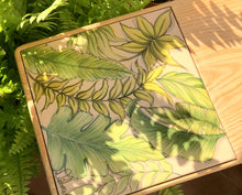 Carregar imagem no visualizador da galeria, Tábua de Madeira com Azulejo 50x22cm