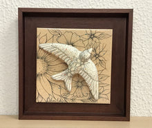 Carregar imagem no visualizador da galeria, Quadro Andorinha, Pintura á mão, Azulejo Português, Decoração, Cultura e Tradicional portuguesa, Andorinha Portuguesa, cerâmica Portuguesa