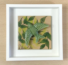 Carregar imagem no visualizador da galeria, Quadro Andorinha, Pintura à mão, Azulejo Português, Decoração, Cultura e Tradicional portuguesa, Andorinha Portuguesa, cerâmica Portuguesa,