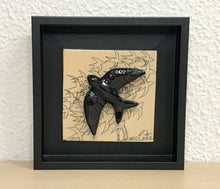 Carregar imagem no visualizador da galeria, Quadro Andorinha, Pintura à mão, Azulejo Português, Decoração, Cultura e Tradicional portuguesa, Andorinha Portuguesa, cerâmica Portuguesa,