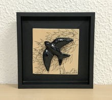 Carregar imagem no visualizador da galeria, Quadro Andorinha, Pintura à mão, Azulejo Português, Decoração, Cultura e Tradicional portuguesa, Andorinha Portuguesa, cerâmica Portuguesa,