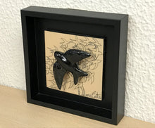 Carregar imagem no visualizador da galeria, Quadro Andorinha, Pintura à mão, Azulejo Português, Decoração, Cultura e Tradicional portuguesa, Andorinha Portuguesa, cerâmica Portuguesa,