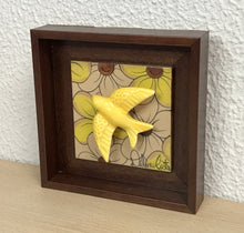 Carregar imagem no visualizador da galeria, Quadro Andorinha, Pintura à mão, Azulejo Português, Decoração, Cultura e Tradicional portuguesa, Andorinha Portuguesa, cerâmica Portuguesa,