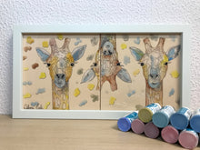 Carregar imagem no visualizador da galeria, Quadro de Azulejo, Pintado à Mão, com Moldura, Pintura Original, Girafas Coloridas, Pop Art, Decoração, Arte para Pendura, Quadro divertido