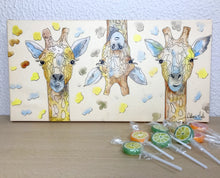 Carregar imagem no visualizador da galeria, Quadro com Pintura Girafas Coloridas, Pop Art, Pintura Pop, Arte para Pendura, Arte Figurativa, Quadro divertido, Tela, Impressão em Tela