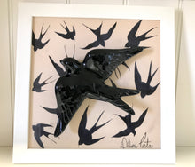 Carregar imagem no visualizador da galeria, Quadro Azulejo Andorinha, Tradicional/Preto - 24x24cm