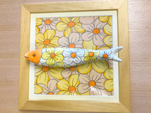Carregar imagem no visualizador da galeria, Quadro Azulejo Sardinha, Margaridas Amarelas - 24x24cm