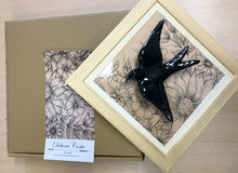 Carregar imagem no visualizador da galeria, Quadro Azulejo Andorinha, Floral - Filete Preto - 24x24cm