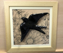 Carregar imagem no visualizador da galeria, Quadro Azulejo Andorinha, Floral - Filete Preto - 24x24cm