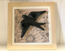 Carregar imagem no visualizador da galeria, Quadro Azulejo Andorinha, Floral - Filete Preto - 24x24cm
