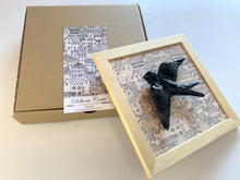 Carregar imagem no visualizador da galeria, Quadro Azulejo Andorinha, Urbano - Filete/Preto - 24x24cm