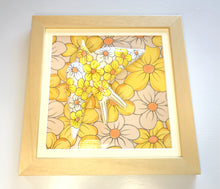 Carregar imagem no visualizador da galeria, Quadro Azulejo Andorinha, Margaridas/Amarelas - 24x24cm