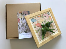 Carregar imagem no visualizador da galeria, Quadro Azulejo Andorinha, Flores - coloridas - 24x24cm