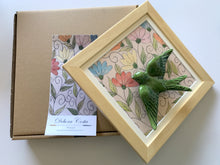 Carregar imagem no visualizador da galeria, Quadro Azulejo Andorinha, Flores - coloridas - 24x24cm