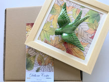 Carregar imagem no visualizador da galeria, Quadro Azulejo Andorinha, Outono/Verde - 24x24cm