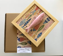 Carregar imagem no visualizador da galeria, Quadro Azulejo Sardinha, Alegria nunca é demais/ super colorido - 24x24cm