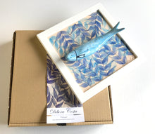 Carregar imagem no visualizador da galeria, Quadro Azulejo Sardinha, Folhagem/Efeito- Respingos Coloridos/ Azul - 24x24cm