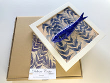Carregar imagem no visualizador da galeria, Quadro Azulejo Sardinha, Folhagem Azul/Efeito - Respingo Amarelo - 24x24cm