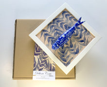 Carregar imagem no visualizador da galeria, Quadro Azulejo Sardinha, Folhagem - Efeito/ Azul - 24x24cm