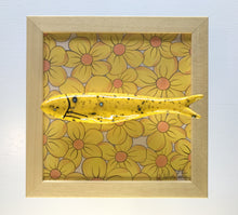Carregar imagem no visualizador da galeria, Quadro Azulejo Sardinha, Margaridas/ Efeito/ Amarelas - 24x24cm