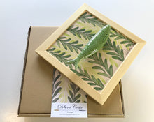 Carregar imagem no visualizador da galeria, Quadro Azulejo Sardinha, Folhagem/ Verde - 24x24cm