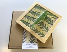 Carregar imagem no visualizador da galeria, Quadro Azulejo Sardinha, Folhagem/ Verde - 24x24cm