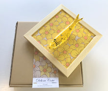 Carregar imagem no visualizador da galeria, Quadro Azulejo Sardinha, Margaridas/ Efeito/ Amarelas - 24x24cm