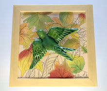 Carregar imagem no visualizador da galeria, Quadro Azulejo Andorinha, Outono/ Verde - 24x24cm
