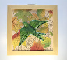 Carregar imagem no visualizador da galeria, Quadro Azulejo Andorinha, Outono/ Verde - 24x24cm