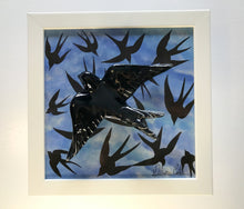 Carregar imagem no visualizador da galeria, Quadro Azulejo Andorinha, Céu /Azul - 24x24cm