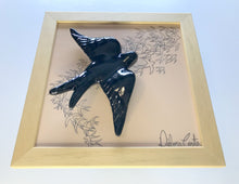 Carregar imagem no visualizador da galeria, Quadro Azulejo Andorinha, Simples Assim/Filete/Preto - 24x24cm
