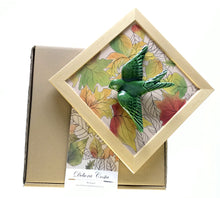 Carregar imagem no visualizador da galeria, Quadro Azulejo Andorinha, Outono/ Verde - 24x24cm