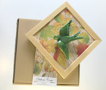 Carregar imagem no visualizador da galeria, Quadro Azulejo Andorinha, Outono/ Verde - 24x24cm