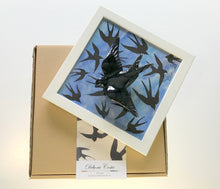 Carregar imagem no visualizador da galeria, Quadro Azulejo Andorinha, Céu /Azul - 24x24cm