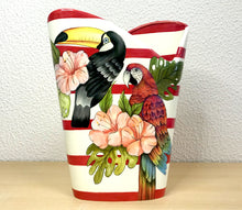 Carregar imagem no visualizador da galeria, Decorativo de Cerâmica, Produzido e Pintado à Mão, Pássaros Tropicais, Tucanos e Arara, Peça Autoral, Natureza na Decoração