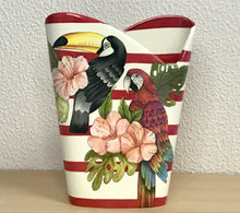 Carregar imagem no visualizador da galeria, Decorativo de Cerâmica, Produzido e Pintado à Mão, Pássaros Tropicais, Tucanos e Arara, Peça Autoral, Natureza na Decoração