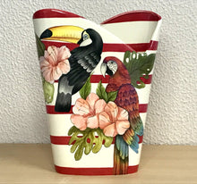 Carregar imagem no visualizador da galeria, Decorativo de Cerâmica, Produzido e Pintado à Mão, Pássaros Tropicais, Tucanos e Arara, Peça Autoral, Natureza na Decoração