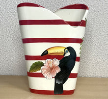 Carregar imagem no visualizador da galeria, Decorativo de Cerâmica, Produzido e Pintado à Mão, Pássaros Tropicais, Tucanos e Arara, Peça Autoral, Natureza na Decoração