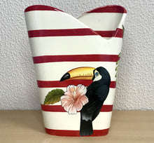 Carregar imagem no visualizador da galeria, Decorativo de Cerâmica, Produzido e Pintado à Mão, Pássaros Tropicais, Tucanos e Arara, Peça Autoral, Natureza na Decoração