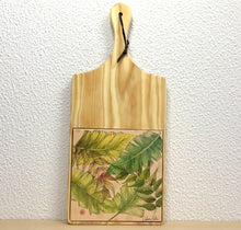 Carregar imagem no visualizador da galeria, Tábua de Madeira com Azulejo 50x22cm
