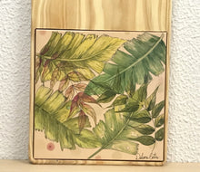 Carregar imagem no visualizador da galeria, Tábua de Madeira com Azulejo 50x22cm